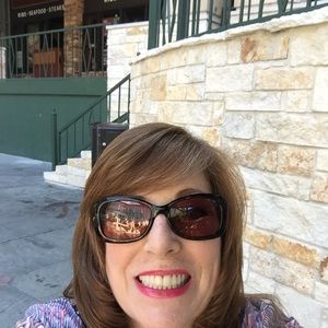 Meet your Posher, Leslee